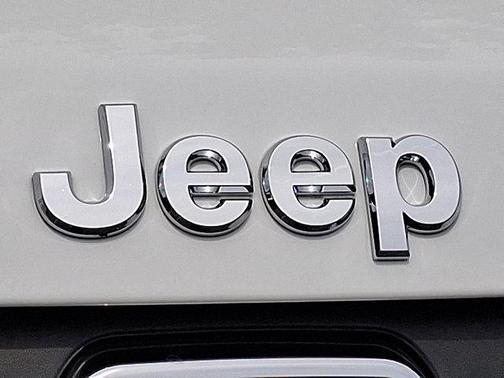 Bright White Clearcoat 2023 Jeep Compass Latitude