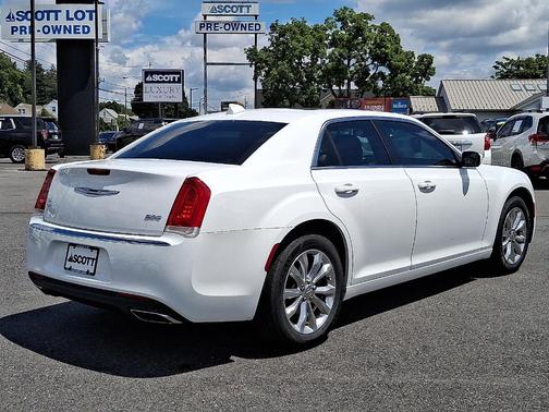 2017 Chrysler 300 Limited