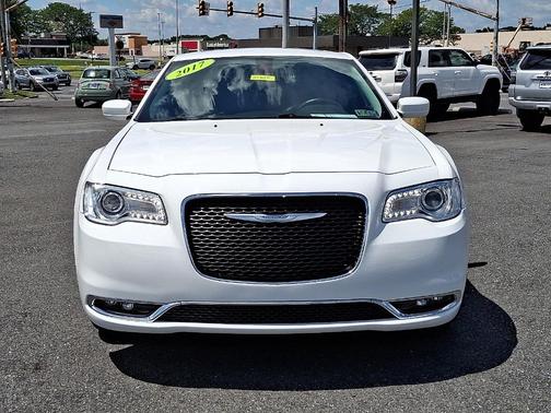 2017 Chrysler 300 Limited