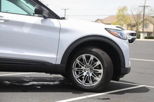 Space White Metallic 2026 Ford Explorer Active