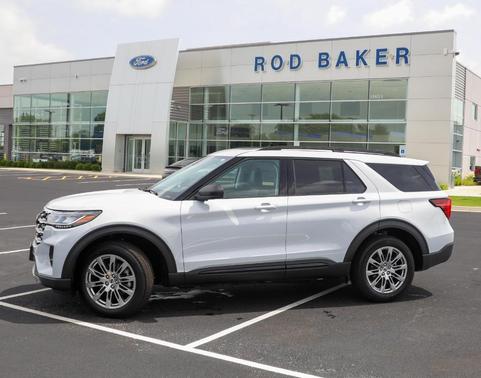 Space White Metallic 2026 Ford Explorer Active