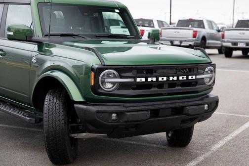 2024 Ford Bronco Outer Banks