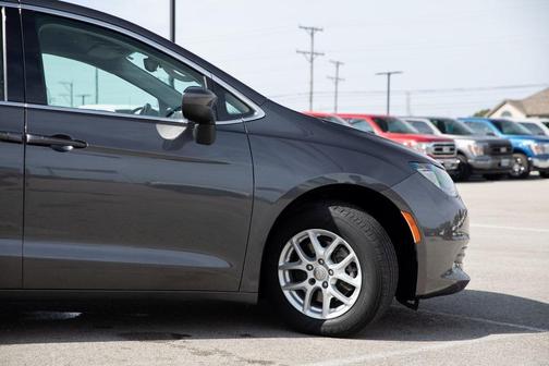 2017 Chrysler Pacifica LX