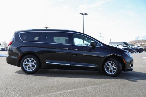 2018 Chrysler Pacifica Touring-L Plus