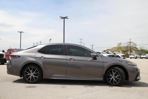Predawn Gray Mica 2022 Toyota Camry SE