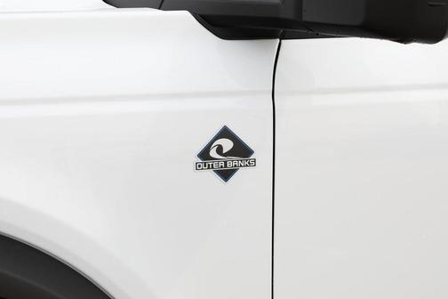Oxford White 2026 Ford Bronco Outer Banks