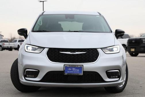 2024 Chrysler Pacifica Touring-L