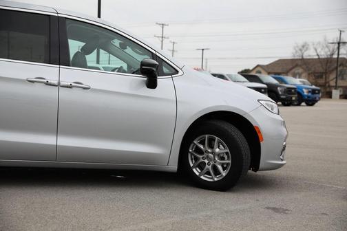 2024 Chrysler Pacifica Touring-L