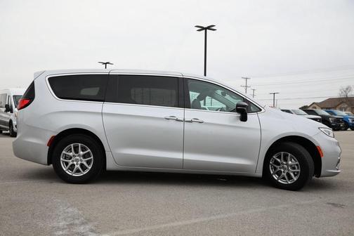 2024 Chrysler Pacifica Touring-L