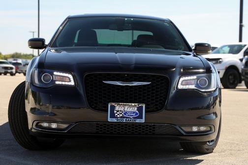 2019 Chrysler 300 S
