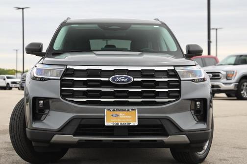 Carbonized Gray Metallic 2025 Ford Explorer Active