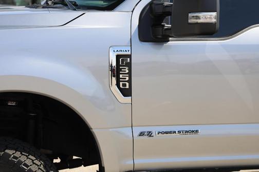 Iconic Silver Metallic 2022 Ford F-350 Lariat Super Duty