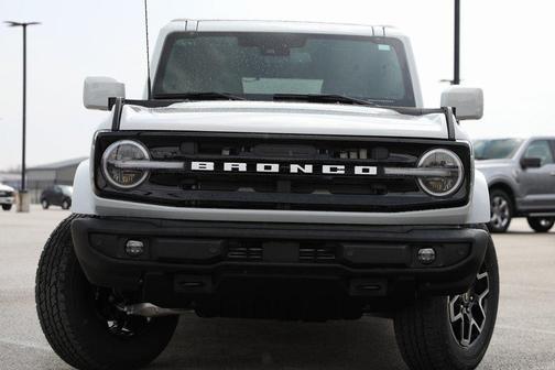 Avalanche Gray 2026 Ford Bronco Outer Banks