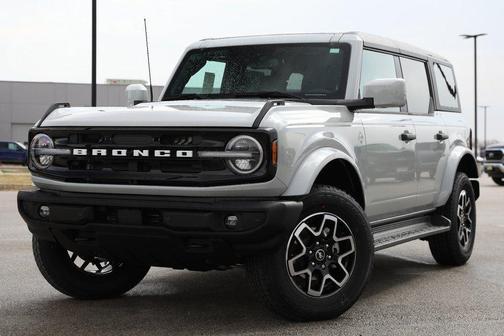 Avalanche Gray 2026 Ford Bronco Outer Banks