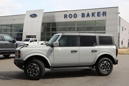 Avalanche Gray 2026 Ford Bronco Outer Banks