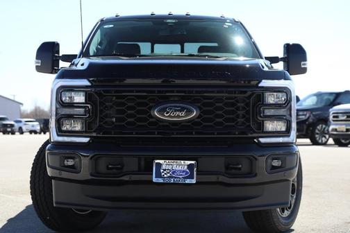 Agate Black Metallic 2026 Ford F-250 Lariat