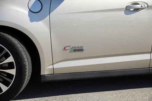 2017 Ford C-Max Energi Titanium