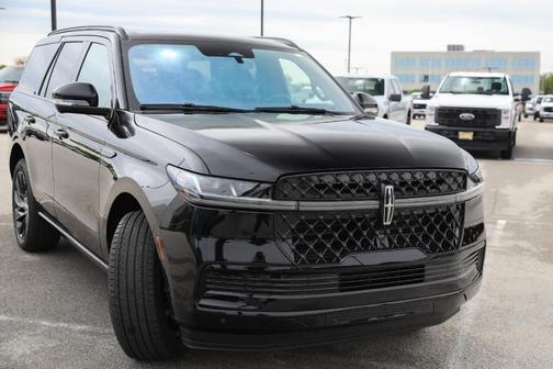 Infinite Black Metallic 2025 Lincoln Navigator Reserve