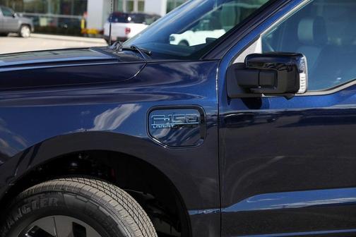 2025 Ford F-150 Lightning LARIAT
