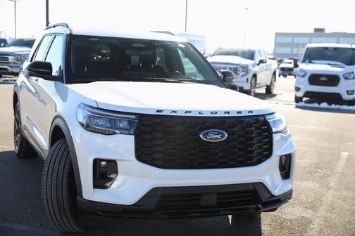2025 Ford Explorer ST-Line