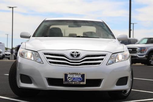 Classic Silver Metallic 2010 Toyota Camry SE
