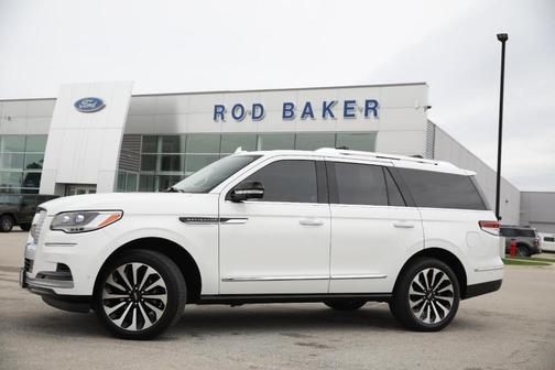 Pristine White 2022 Lincoln Navigator Reserve