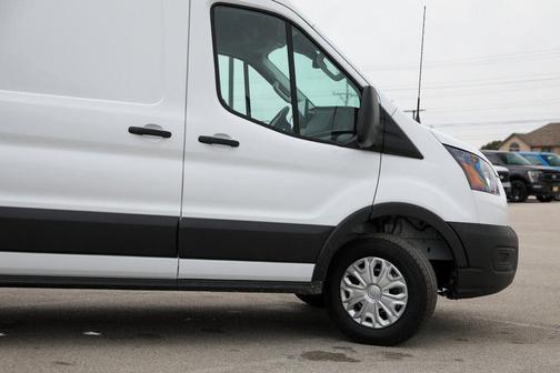 Oxford White 2026 Ford Transit-250 148 WB Medium Roof Cargo