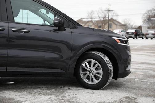 2024 Kia Carnival LX