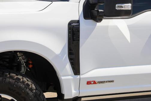 Oxford White 2025 Ford F-350 Lariat Super Duty