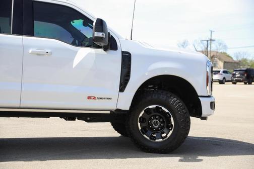 Oxford White 2025 Ford F-350 Lariat Super Duty