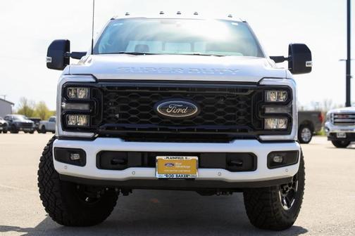 Oxford White 2025 Ford F-350 Lariat Super Duty