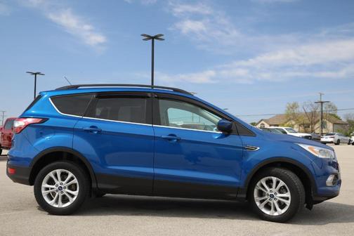 Lightning Blue Metallic 2017 Ford Escape SE