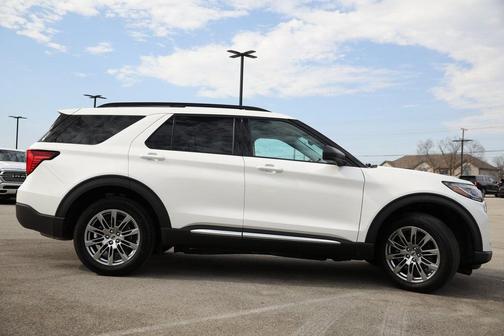 Star White 2025 Ford Explorer Active