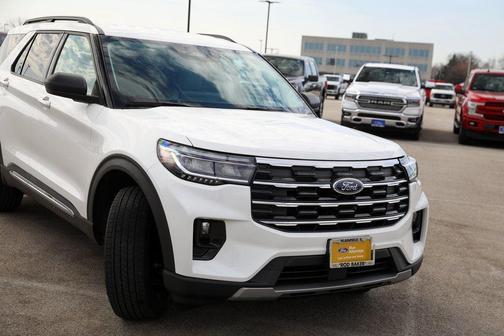 Star White 2025 Ford Explorer Active