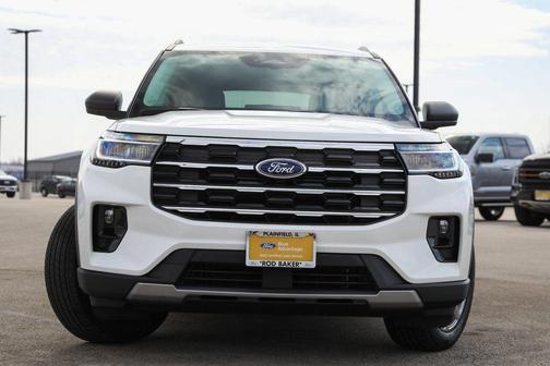 Star White 2025 Ford Explorer Active