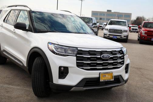 Star White 2025 Ford Explorer Active