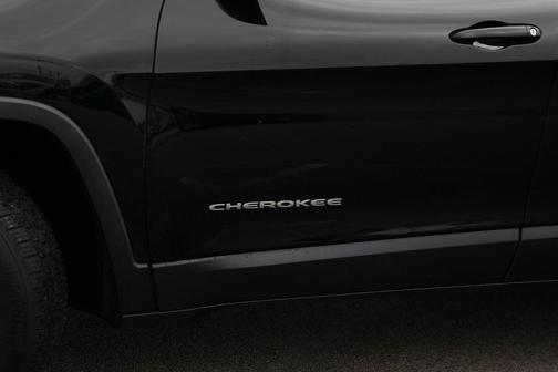 Diamond Black 2017 Jeep Cherokee Latitude