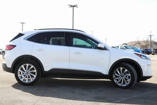2022 Ford Escape Titanium Hybrid