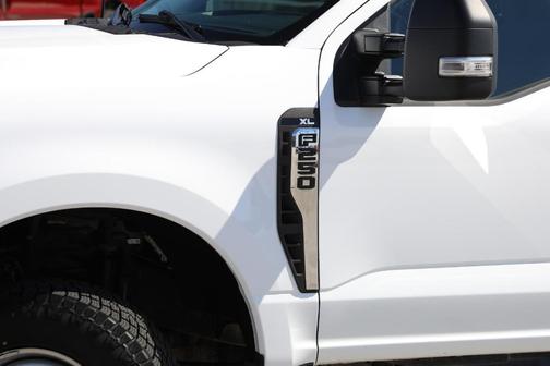 Oxford White 2023 Ford F-250 XL
