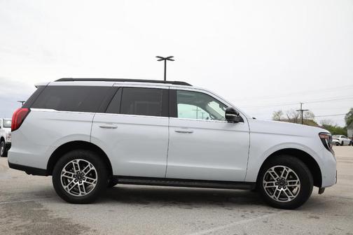 Space Silver 2025 Ford Expedition Active