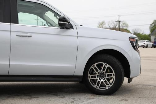 Space Silver 2025 Ford Expedition Active
