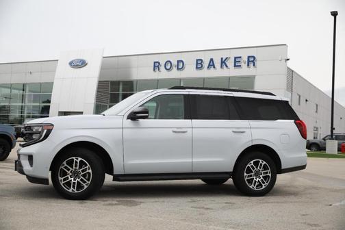 Space Silver 2025 Ford Expedition Active