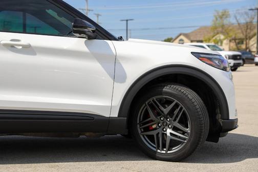 Star White 2025 Ford Explorer ST