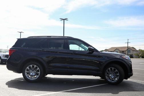 Agate Black Metallic 2026 Ford Explorer Active