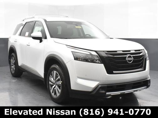 2025 Nissan Pathfinder SL