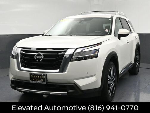 White 2023 Nissan Pathfinder Platinum