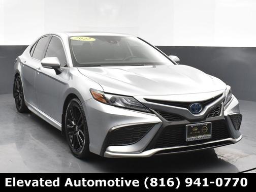 2022 Toyota Camry Hybrid XSE