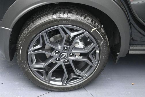 Super Black 2026 Nissan Kicks SR