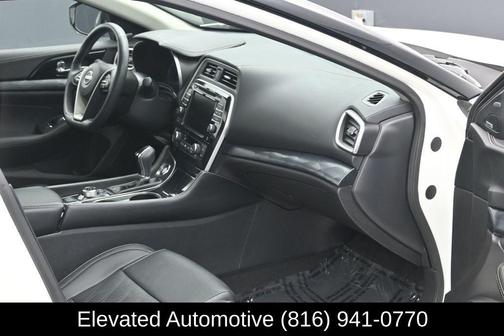 White 2023 Nissan Maxima Platinum
