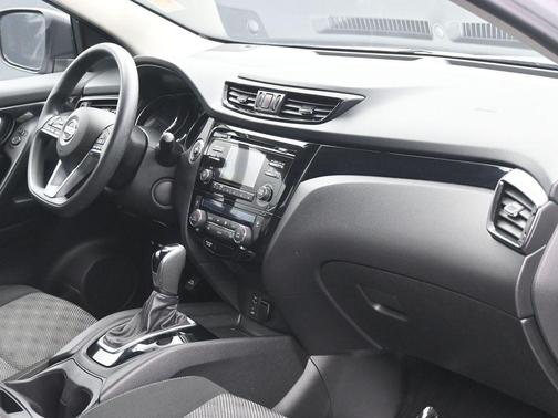 2017 Nissan Rogue Sport SV